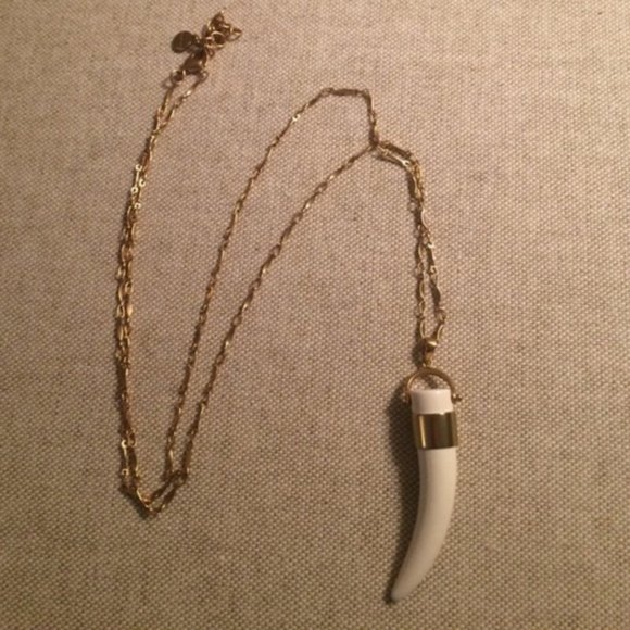 :: Stella & Dot Exotic Sahara Pendant Necklace - Picture 8 of 8